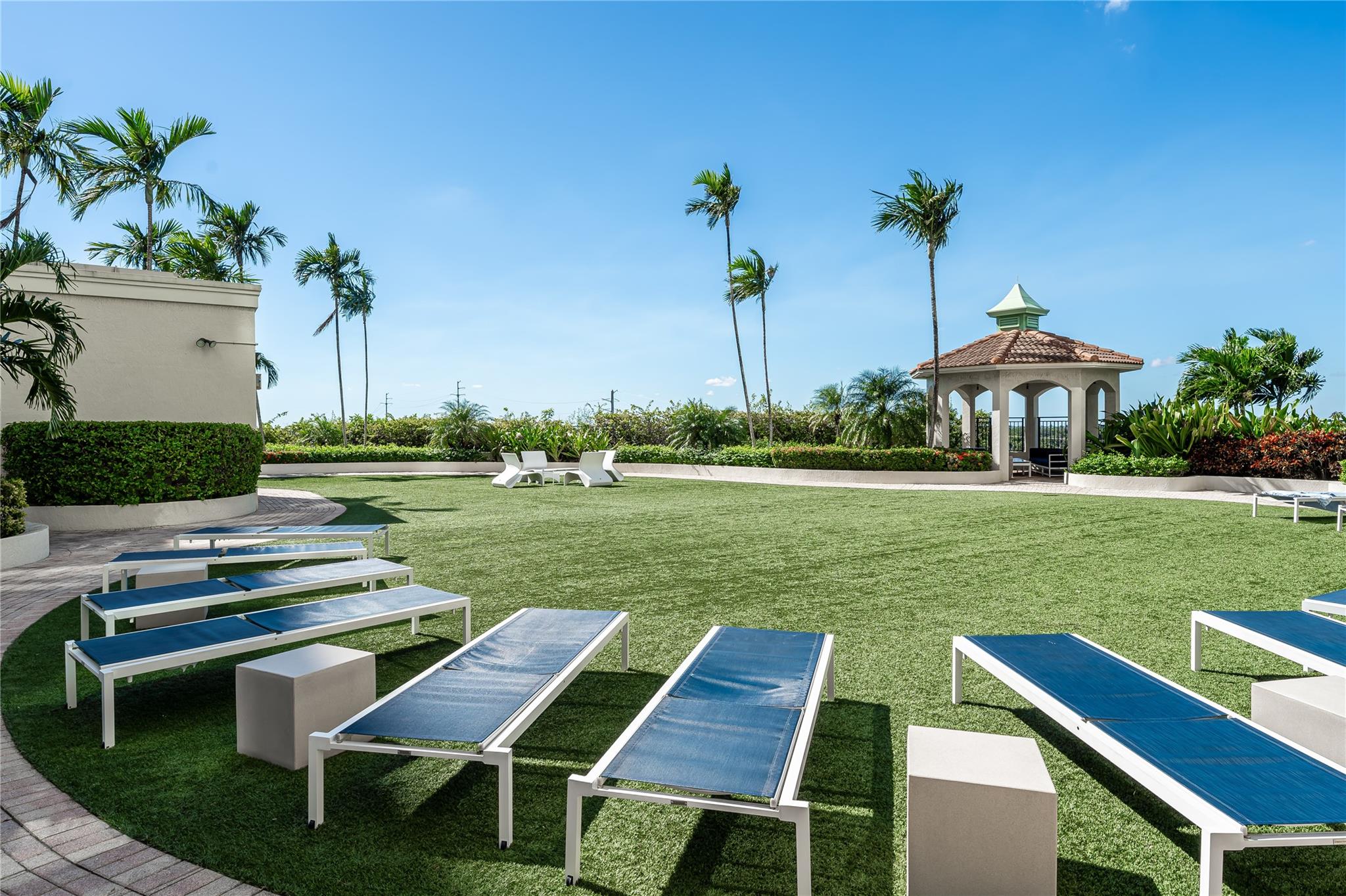 THE SYMPHONY CONDO - Residential