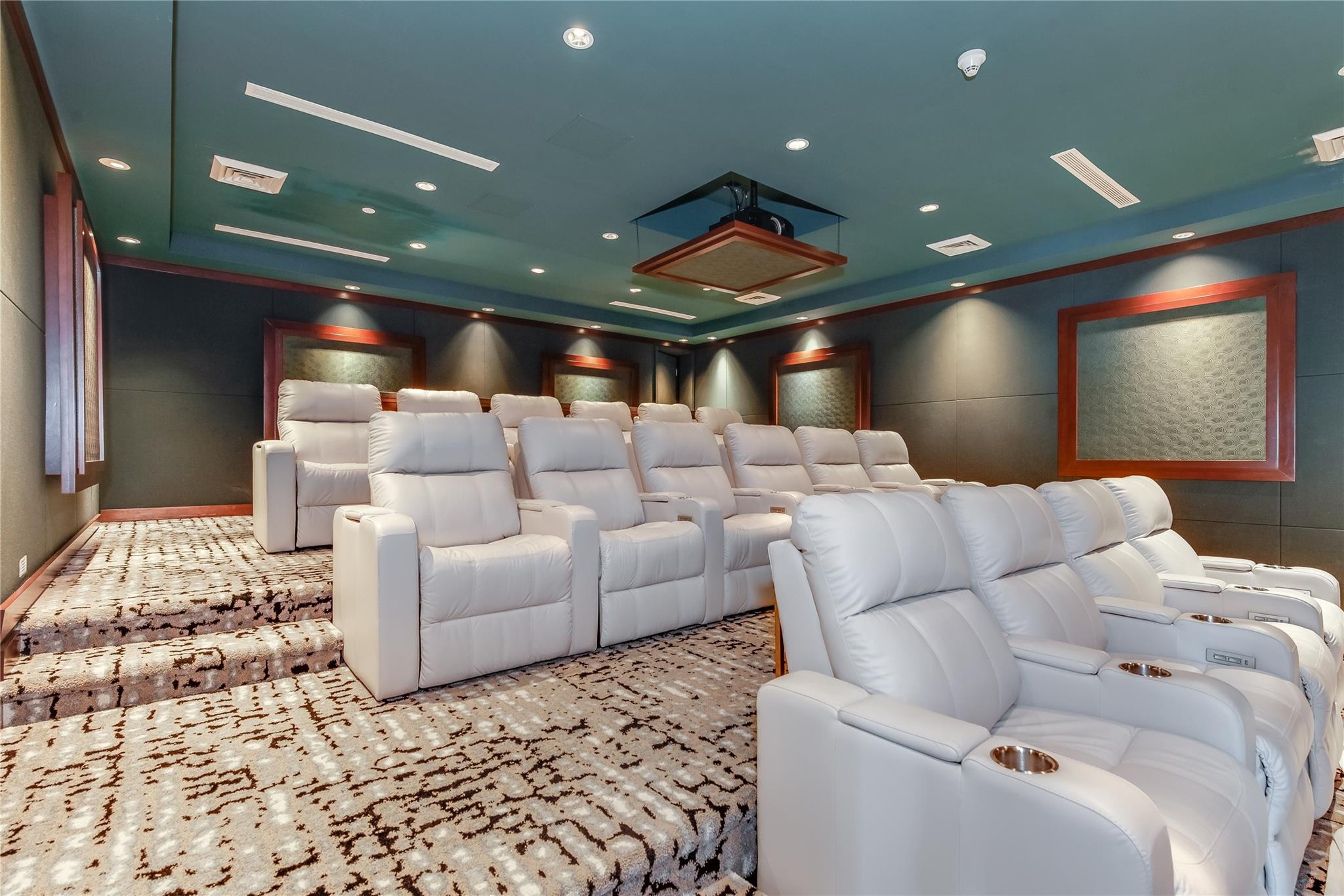 THE SYMPHONY CONDO - Residential