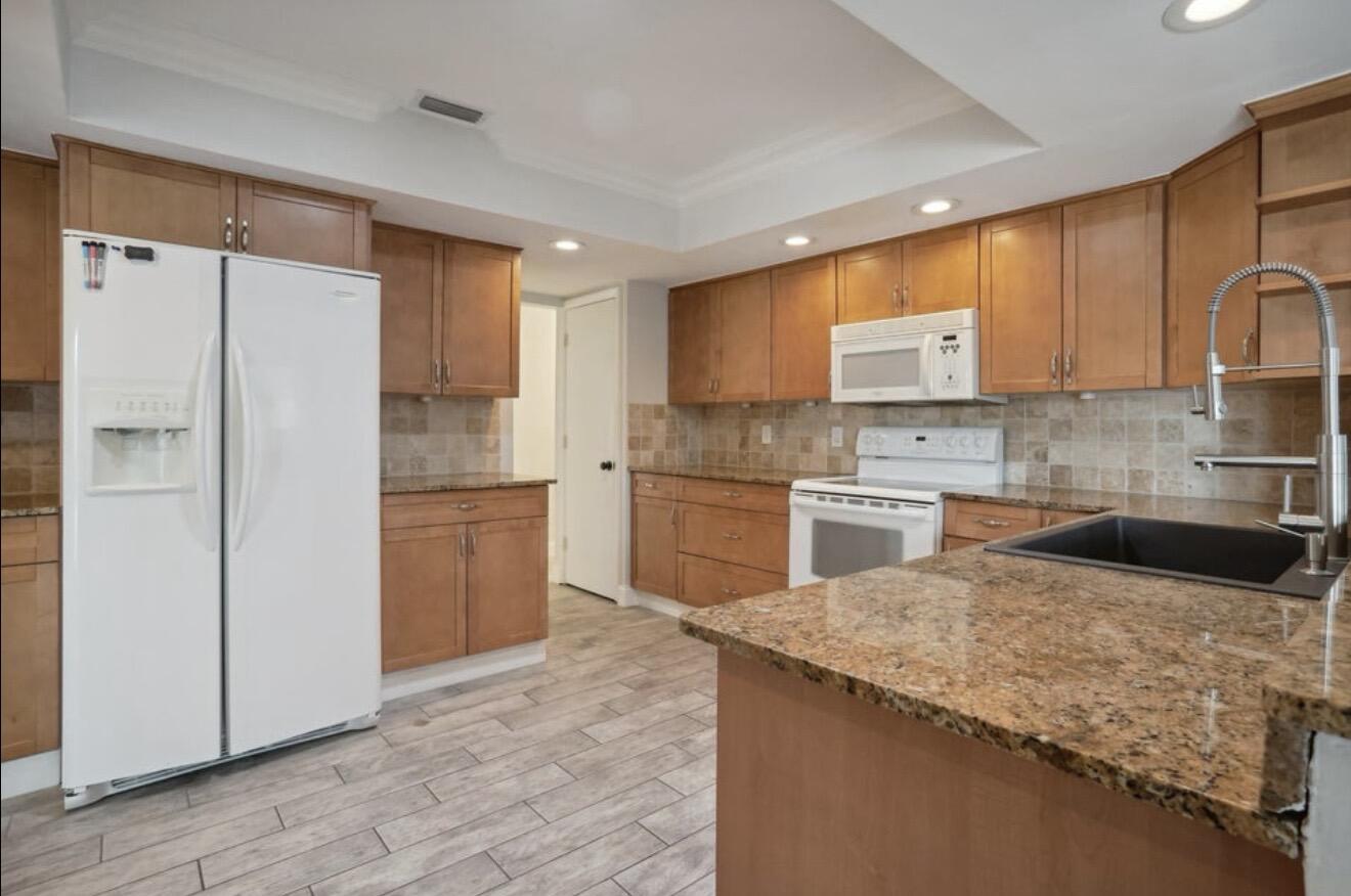 DEERFIELD BEACH GARDENS - Residential Lease