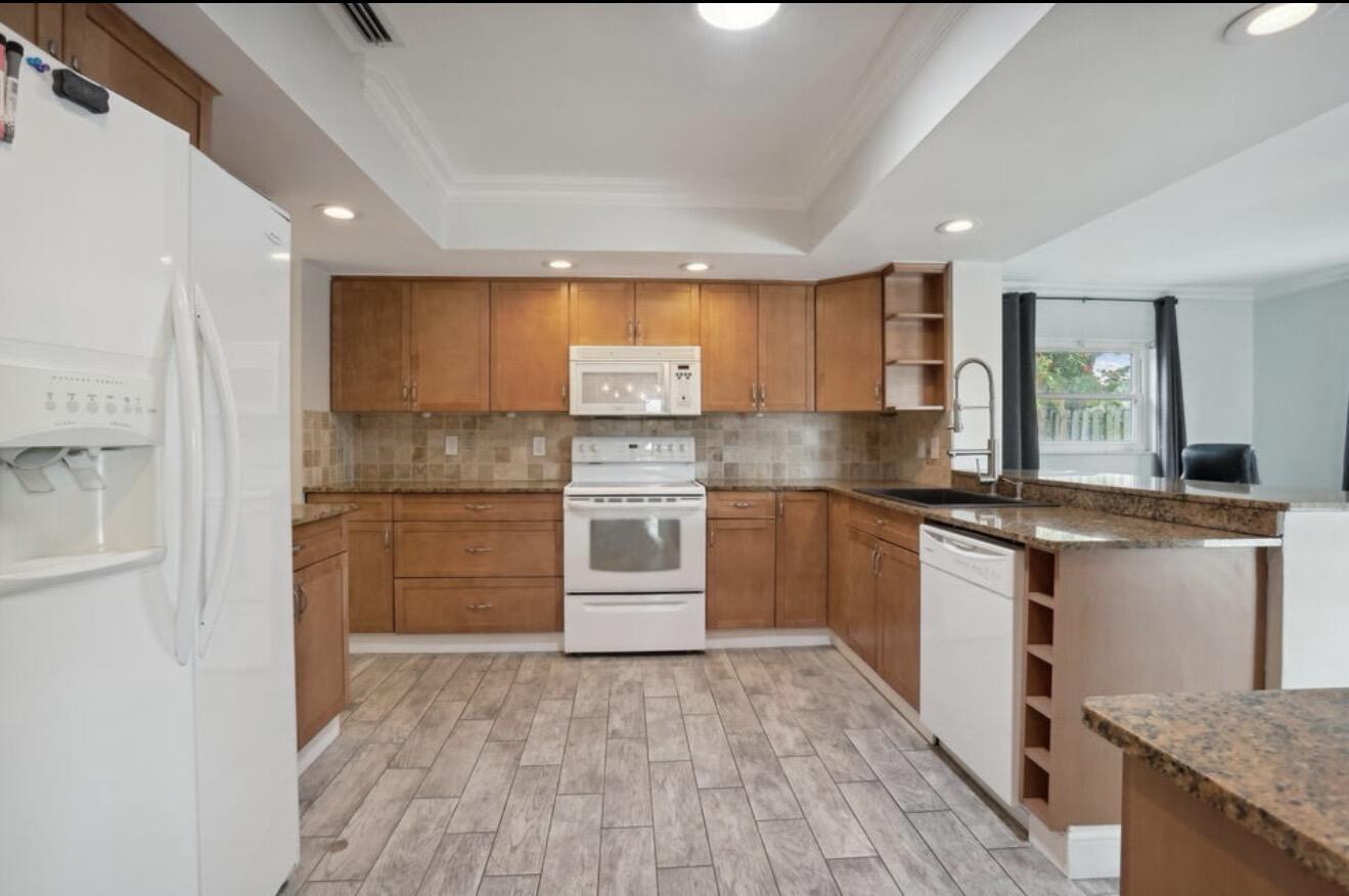 DEERFIELD BEACH GARDENS - Residential Lease