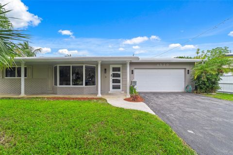 Single Family Residence in Oakland Park FL 1520 52nd St.jpg