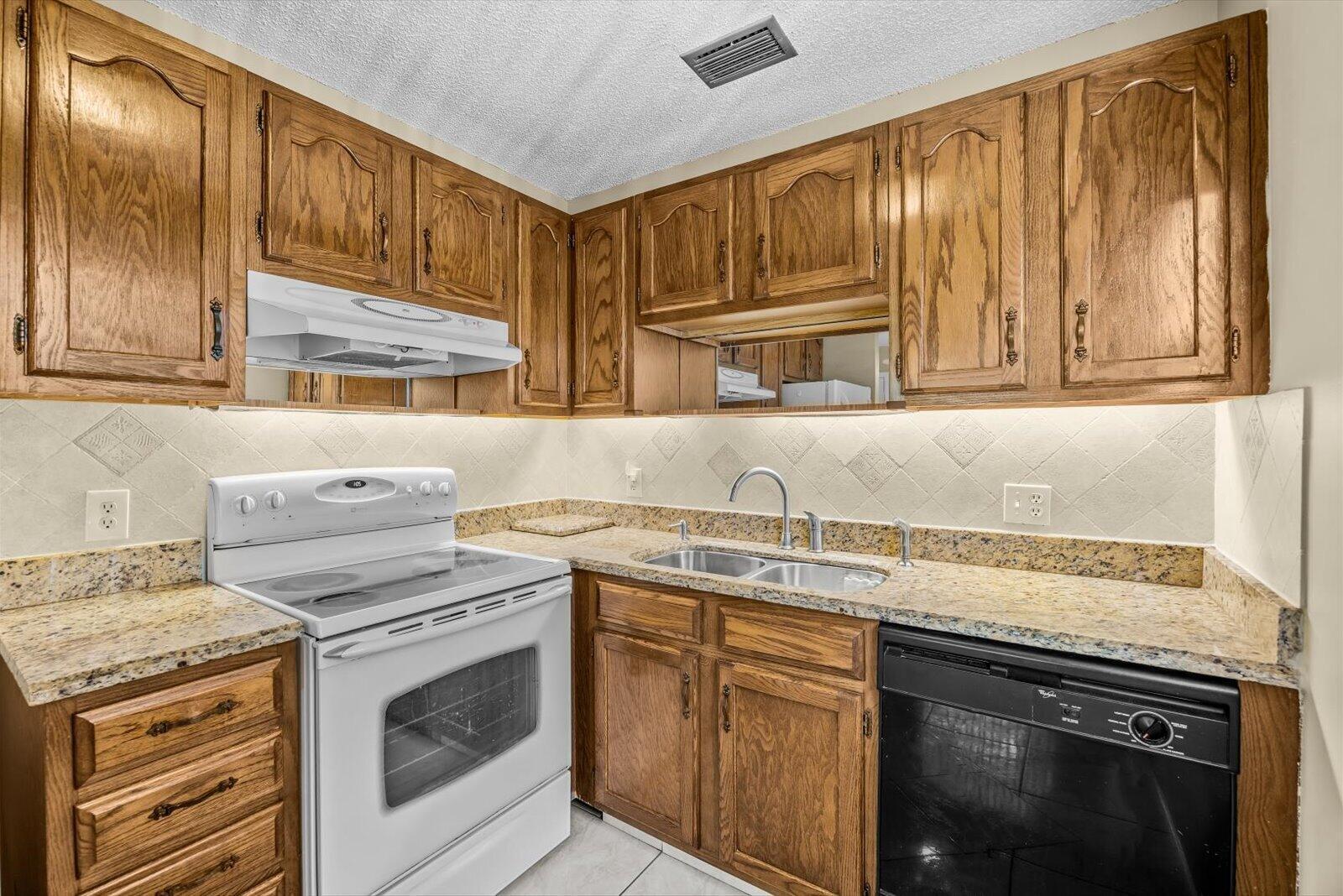 VISTA ST LUCIE BUILDINGS 9 THRU 20 - Residential Lease