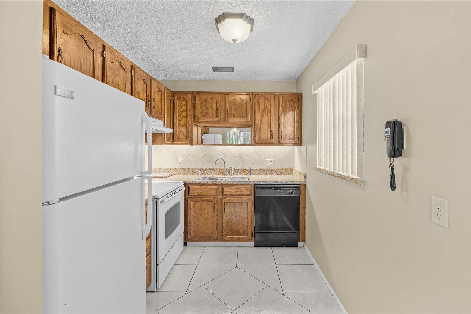 VISTA ST LUCIE BUILDINGS 9 THRU 20 - Residential Lease
