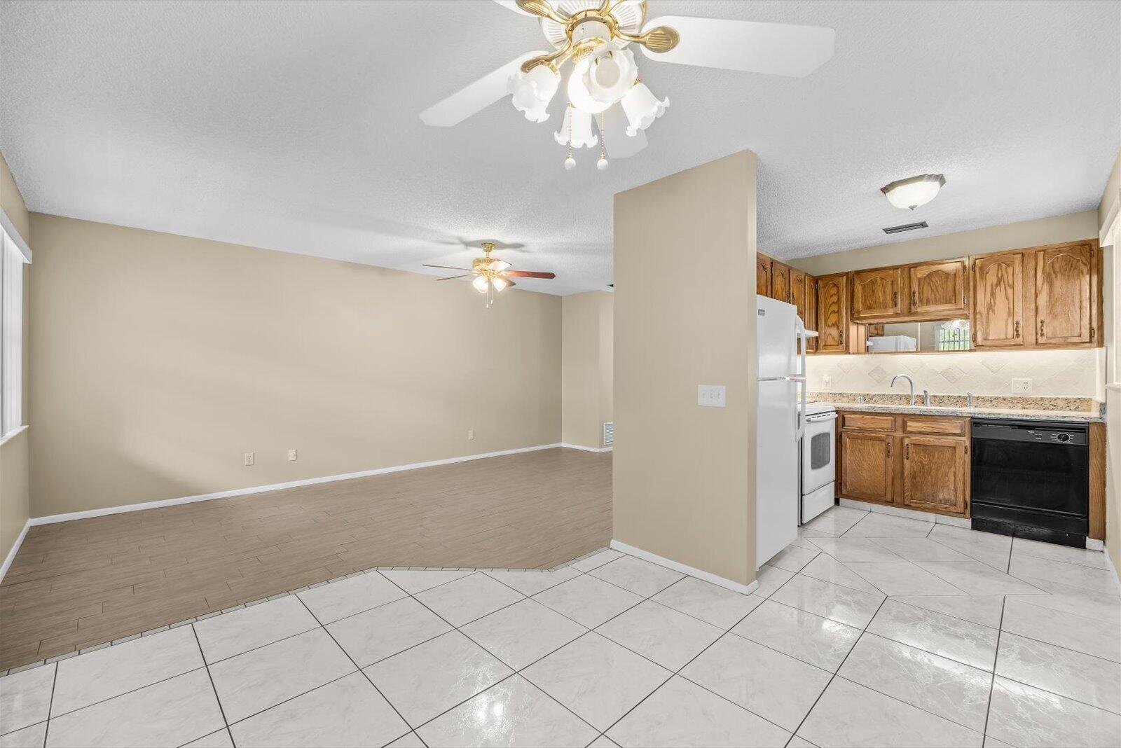 VISTA ST LUCIE BUILDINGS 9 THRU 20 - Residential Lease