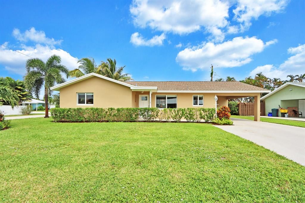 Photo of 1615 Venus Avenue, Jupiter, FL 33469 (MLS # R10740566)