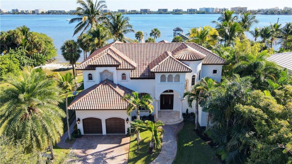 Photo of 1320 S LAKESIDE Drive, Lake Worth Beach, FL 33460 (MLS # B26054997)