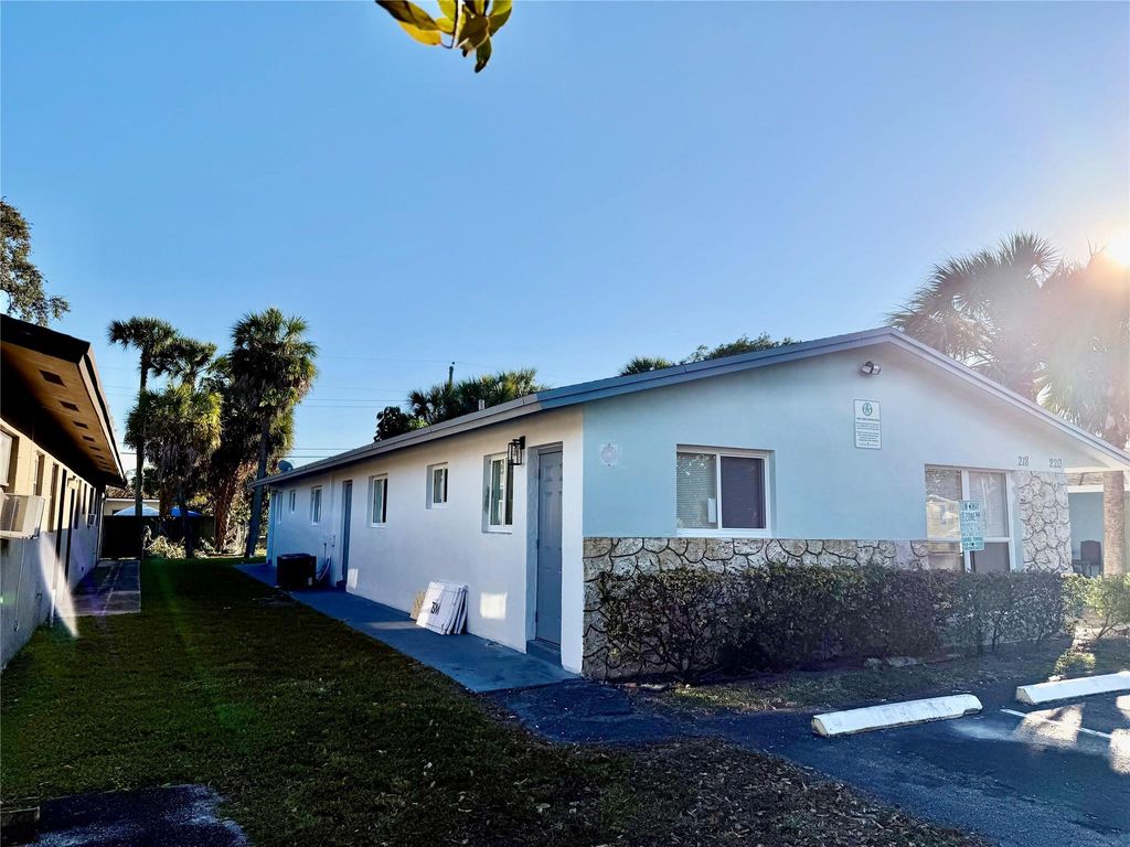 Photo of 218 SW 1st Court, Pompano Beach, FL 33060 (MLS # F10555865)