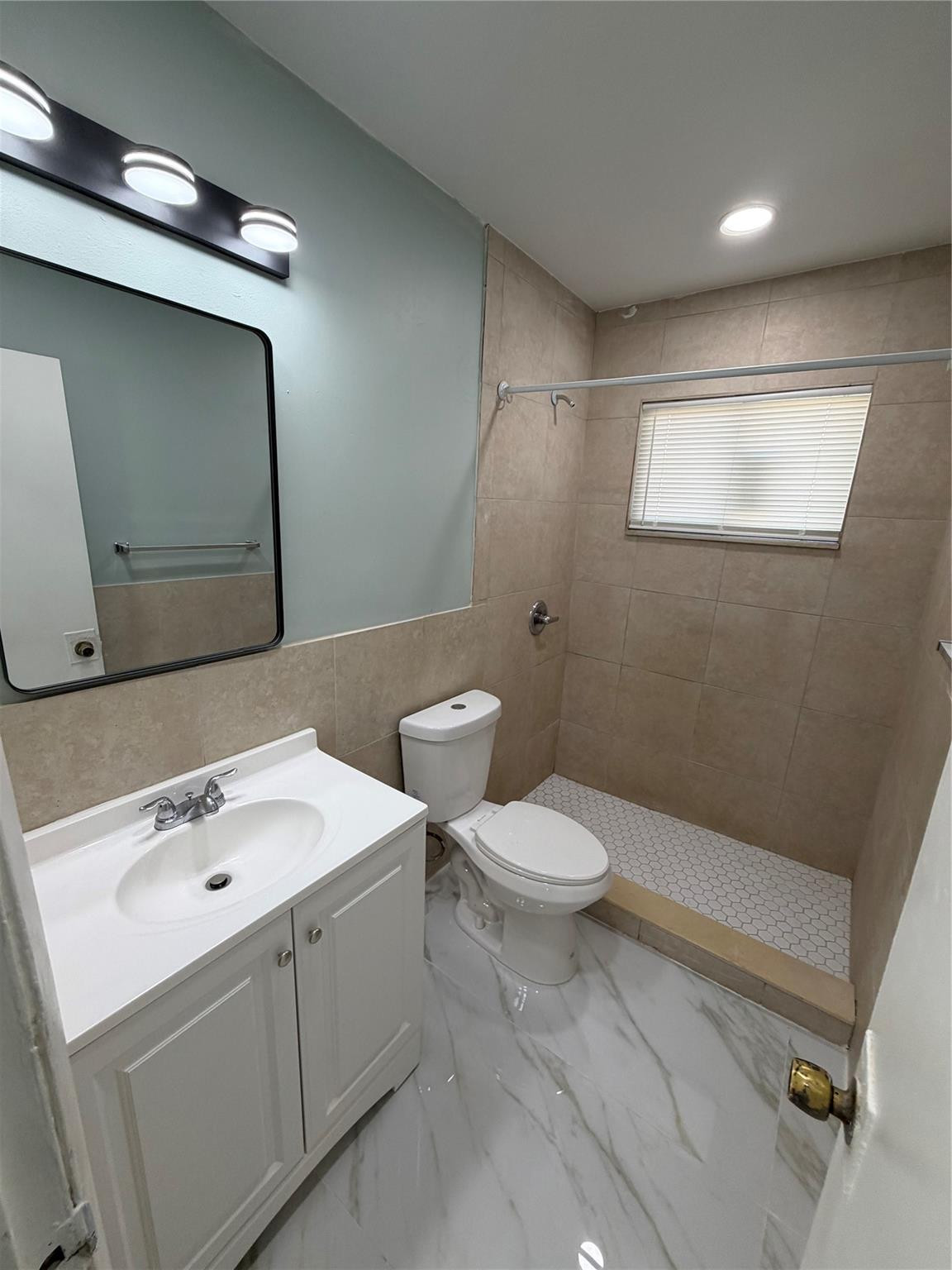 AVONDALE - Residential Lease