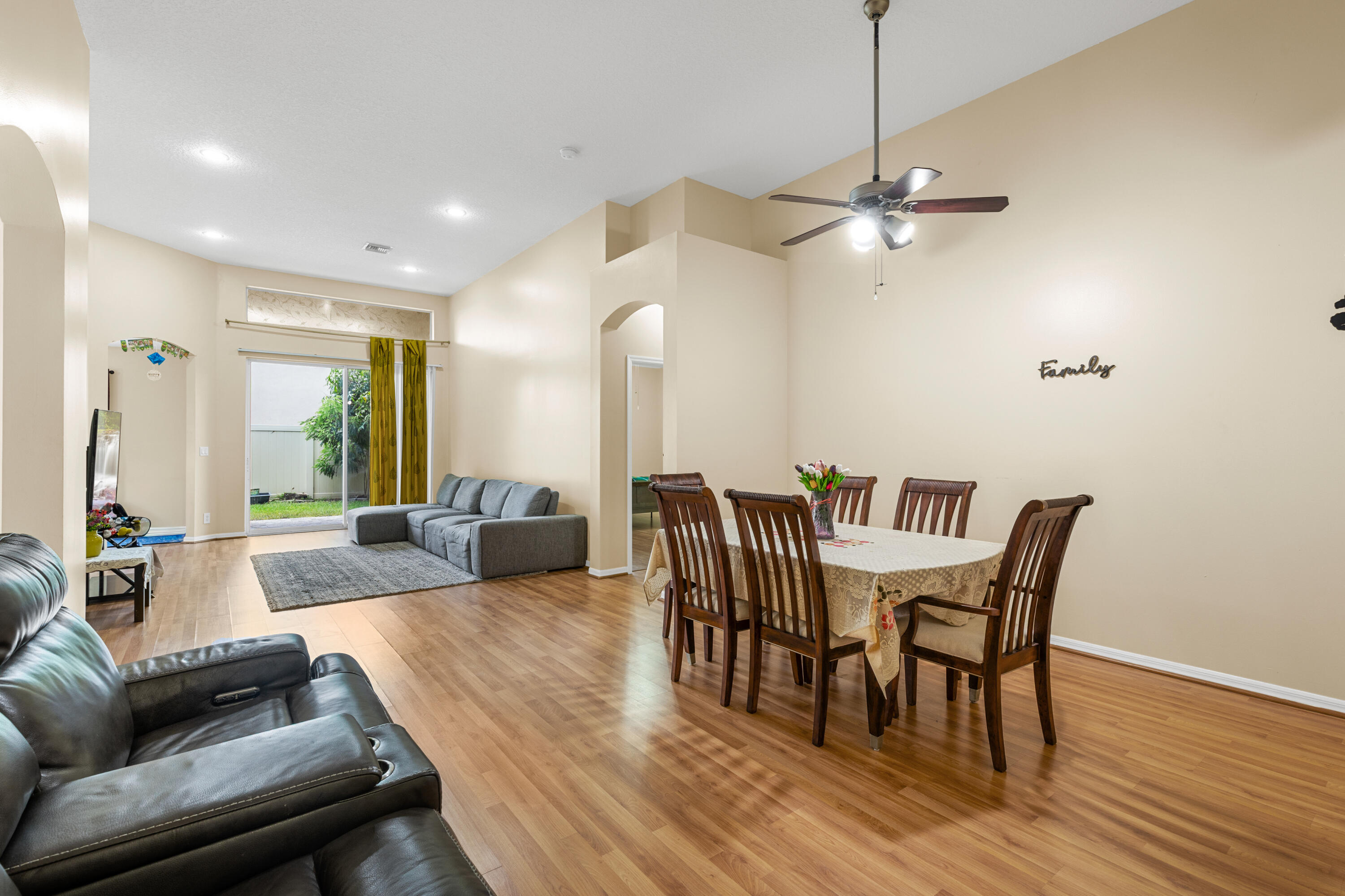 WELLINGTONS EDGE PAR 76 PH 2C - Residential