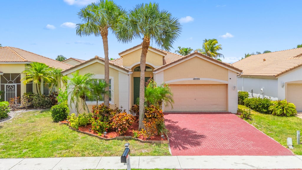 Photo of 10720 Oak Bend Way, Wellington, FL 33414 (MLS # B26032893)