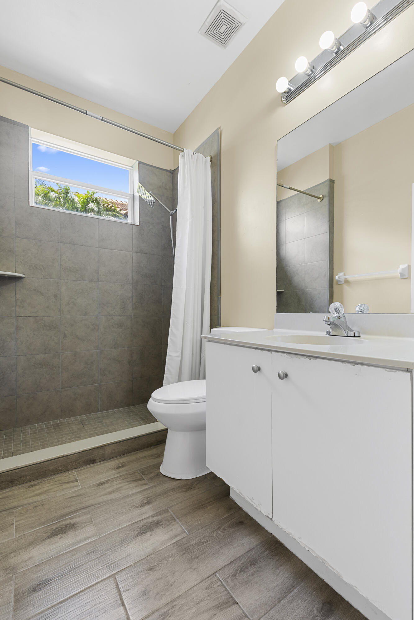 WELLINGTONS EDGE PAR 76 PH 2C - Residential