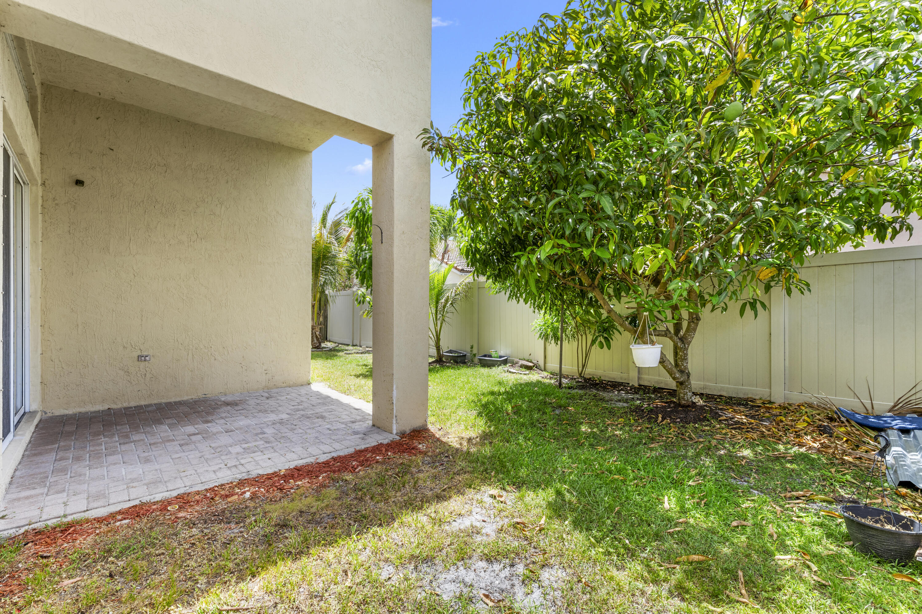 WELLINGTONS EDGE PAR 76 PH 2C - Residential