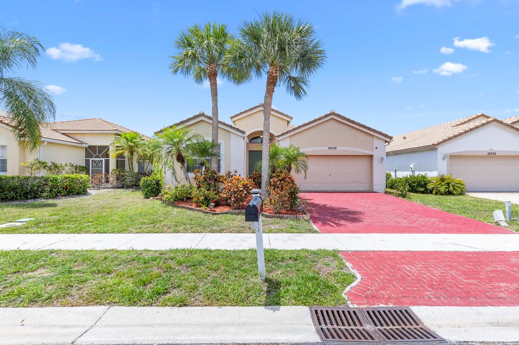 Photo of 10720 Oak Bend Way, Wellington, FL 33414 (MLS # B26032893)