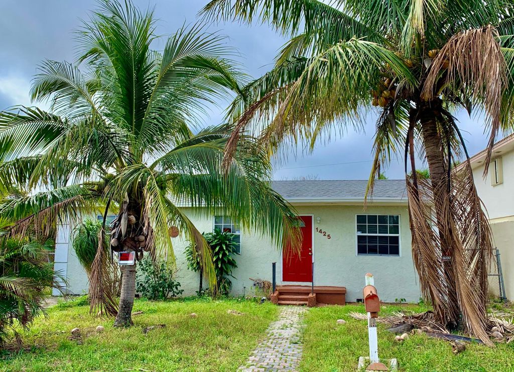 Photo of 1425 W 30th Street, Riviera Beach, FL 33404 (MLS # B26011339)