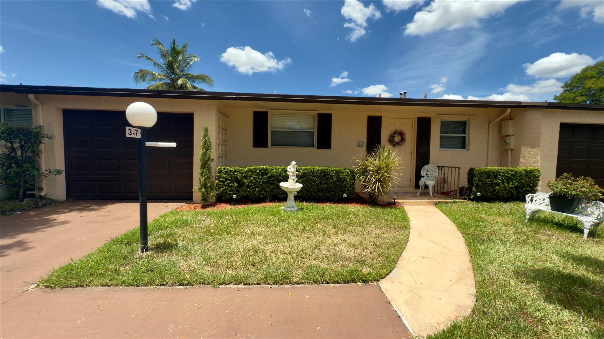 ENJOY A BEAUTIFUL, UPDATED VILLA IN A 55+ COMMUNITY. 3/2 WITH A 1 CAR GARAGE. NO HOMES BEHIND THE VILLA. THEY HAVE A CLUBHOUSE AND A POOL. VERY QUIET COMPLEX AND WELL MAINTAINED. CLOSE TO THE MARGATE SENIOR CENTER, VERY ACTIVE.