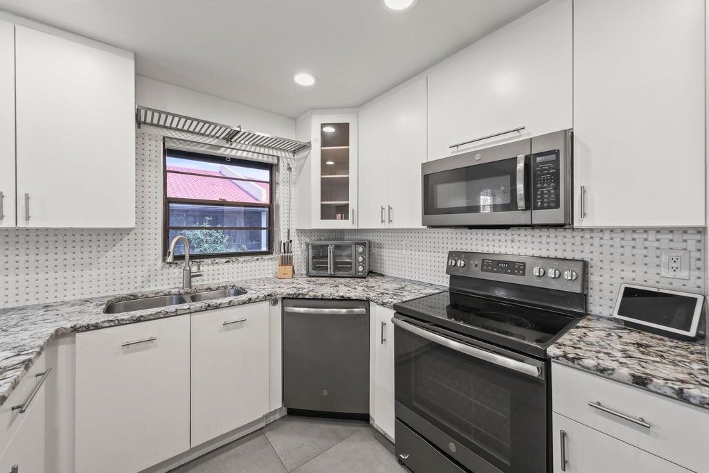 Photo of 41 Bethesda Park Circle #K41, Boynton Beach, FL 33435 (MLS # B26008499)