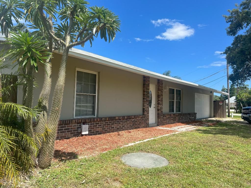 Photo of 603 SE Harborview Drive, Port Saint Lucie, FL 34983 (MLS # R11014059)