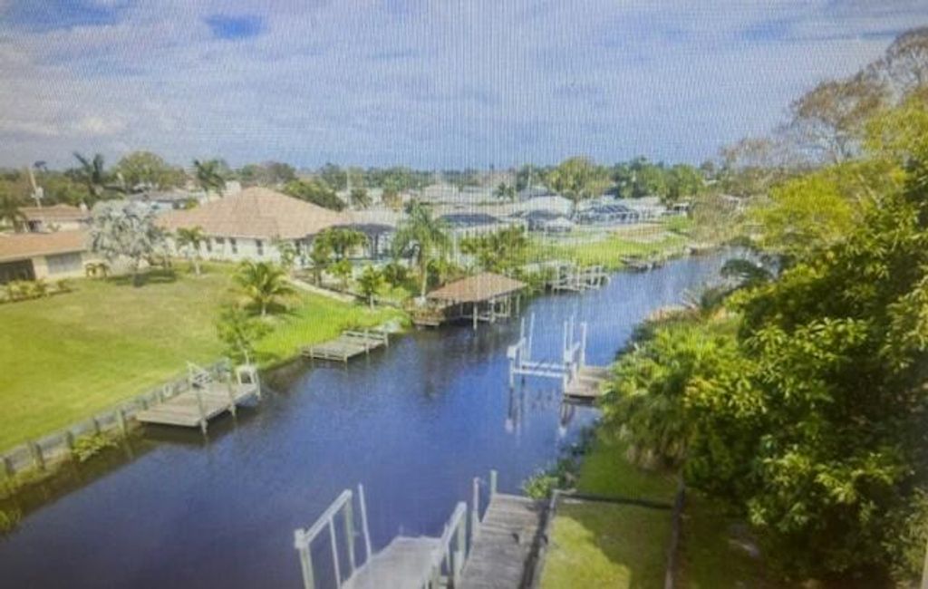 Photo of 603 SE Harborview Drive, Port Saint Lucie, FL 34983 (MLS # R11014059)