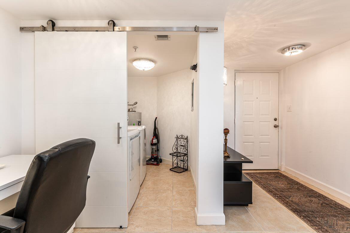 LAKESIDE CONDO - Residential Lease