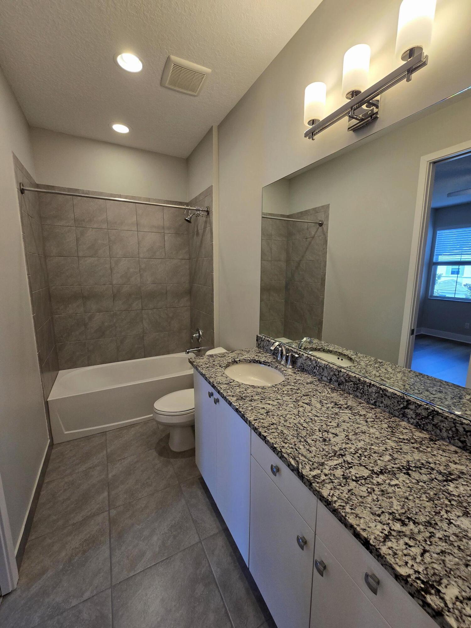 POINTE MIDTOWN - Residential