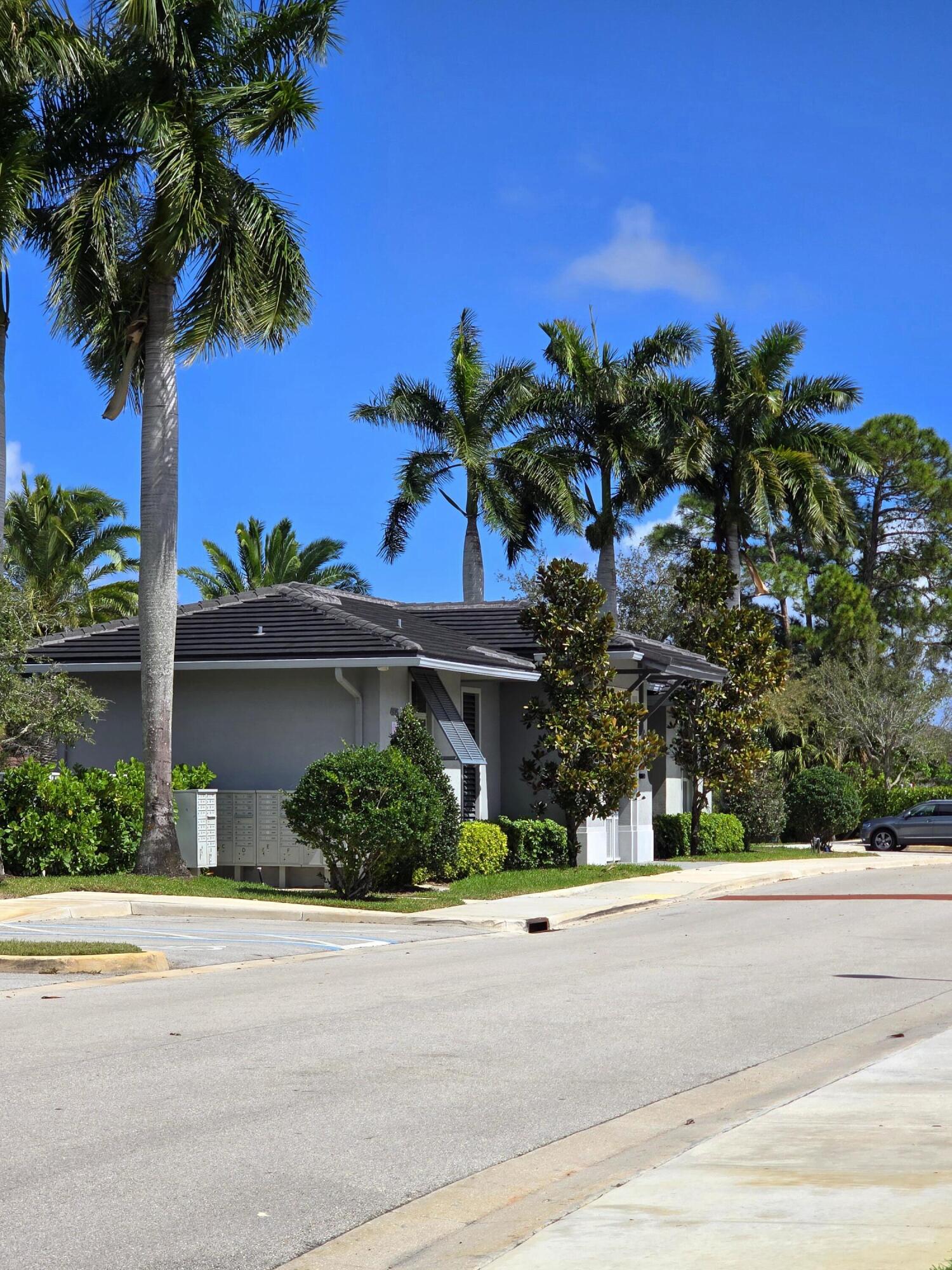 POINTE MIDTOWN - Residential