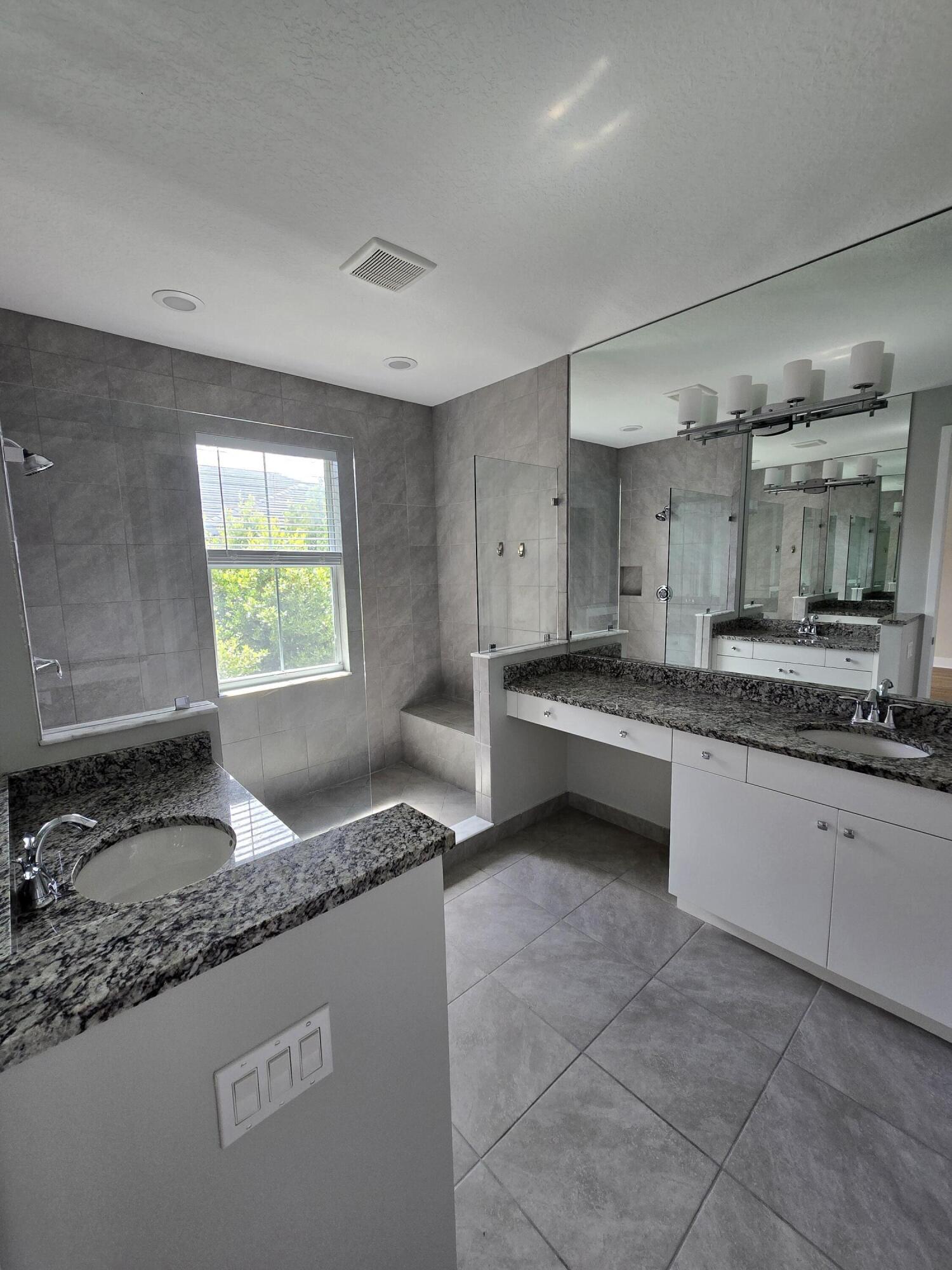 POINTE MIDTOWN - Residential