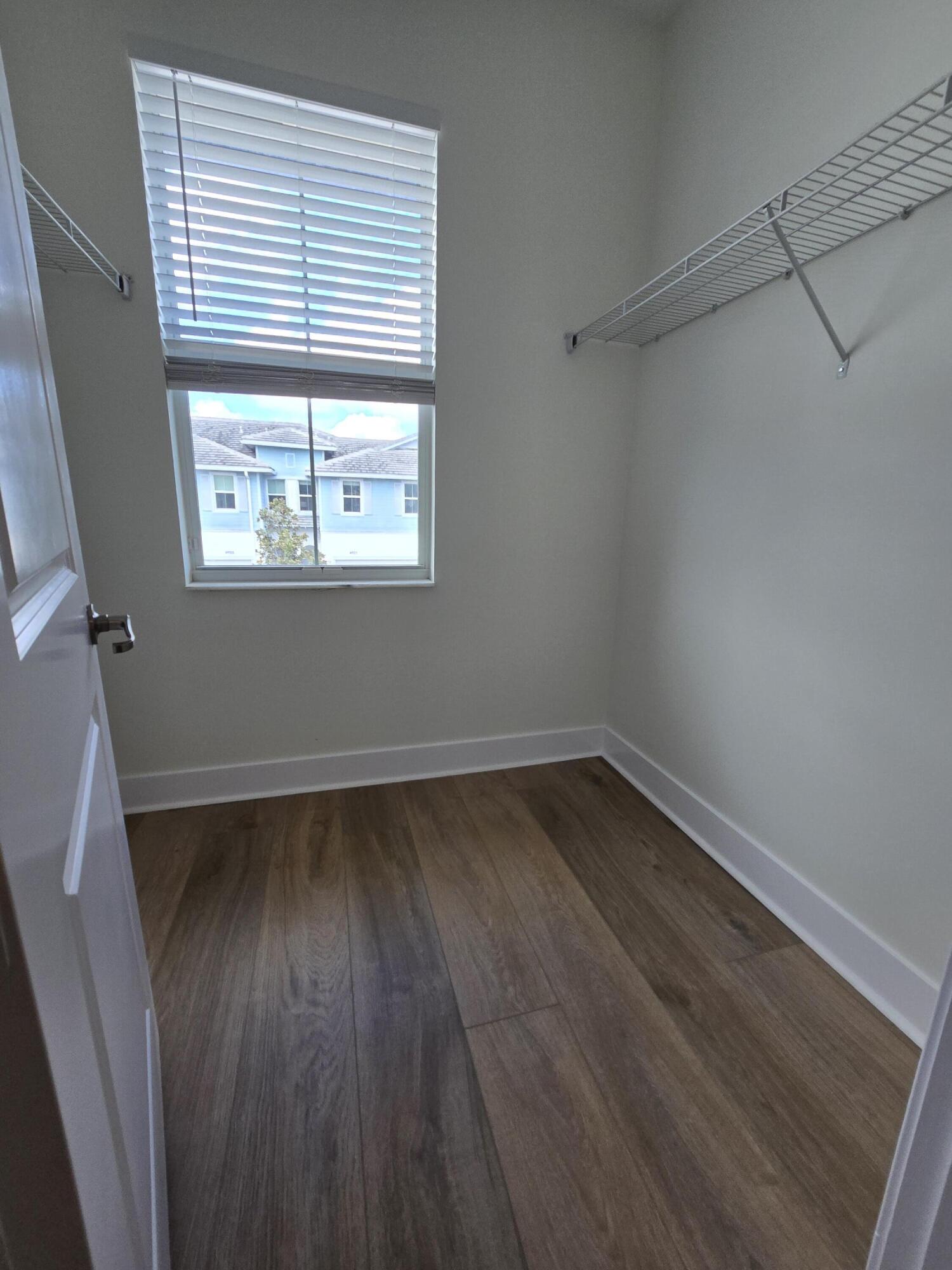 POINTE MIDTOWN - Residential