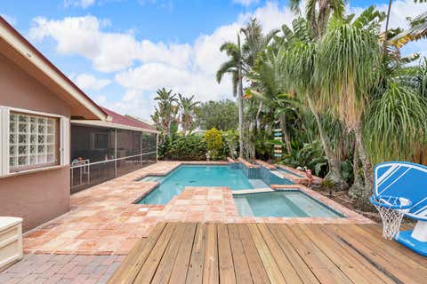 Tiny photo for 10662 NW 7th Place, Coral Springs, FL 33071 (MLS # B26048011)