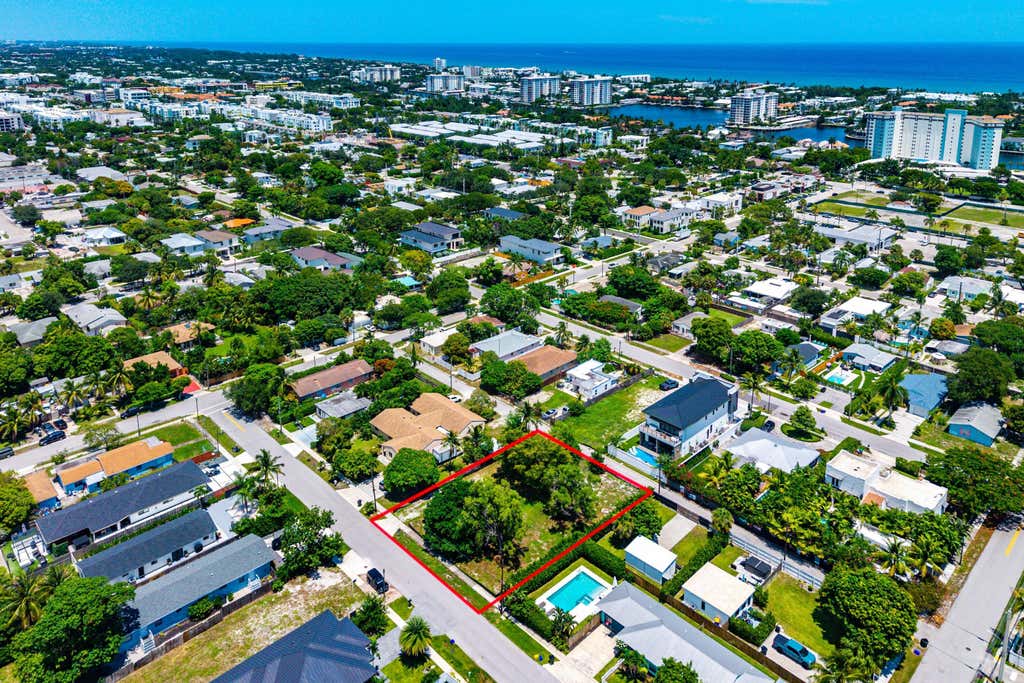 Photo of 617 SE 2ND Avenue, Delray Beach, FL 33483 (MLS # B26064470)