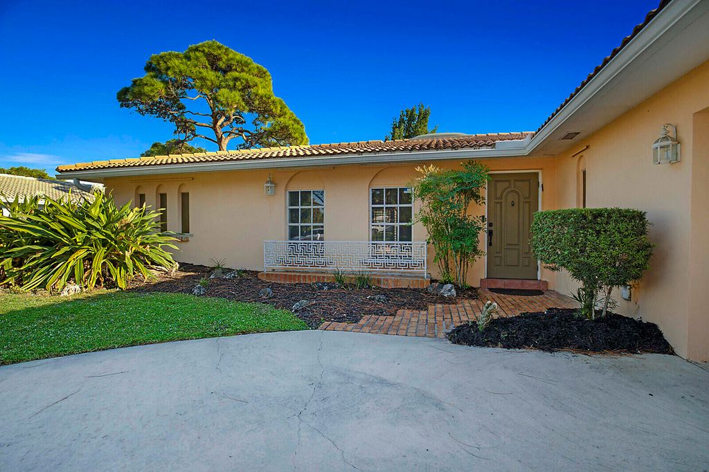 Photo of 4238 Magnolia St, Palm Beach Gardens, FL 33418 (MLS # R11162409)