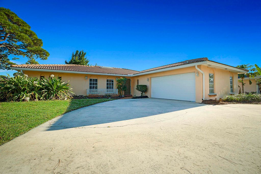 Photo of 4238 Magnolia St, Palm Beach Gardens, FL 33418 (MLS # R11162409)