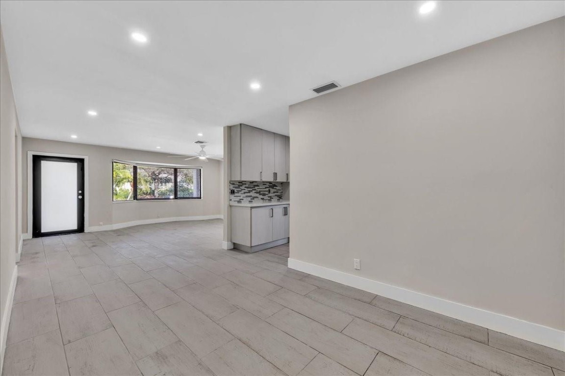 Hollywood Lakes - Residential