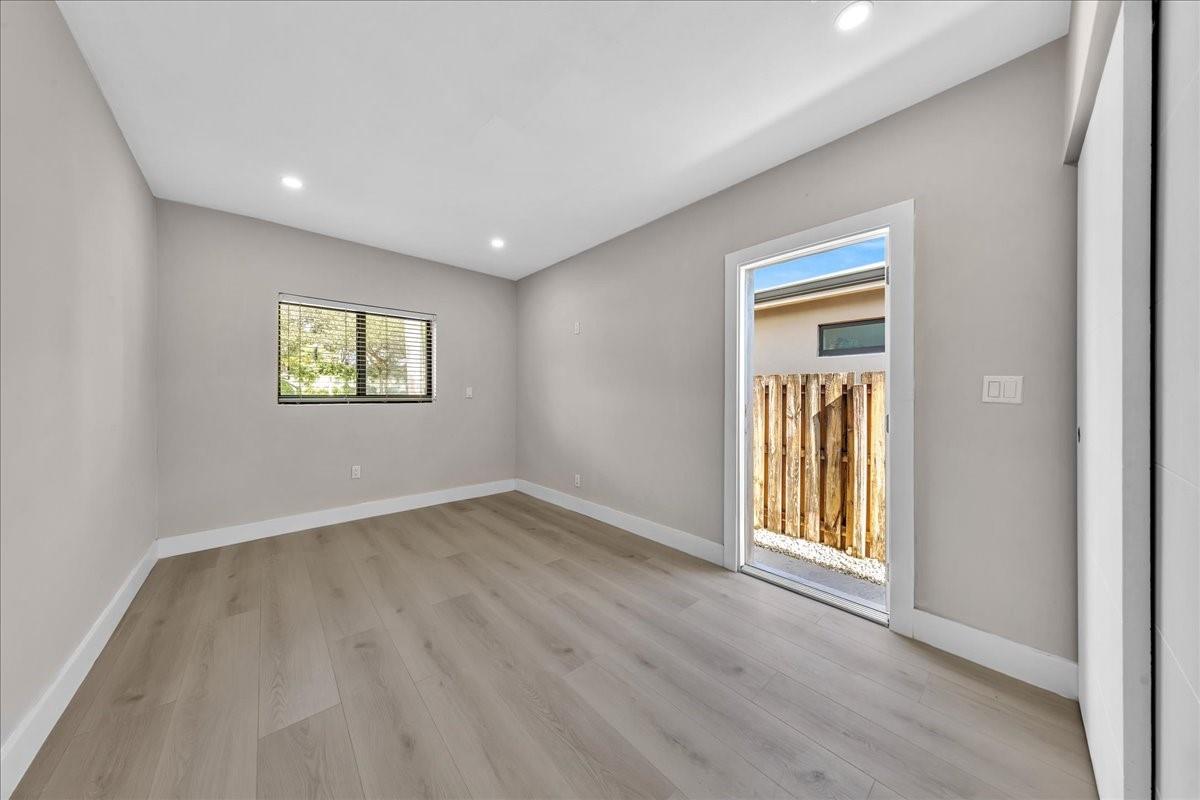 Hollywood Lakes - Residential