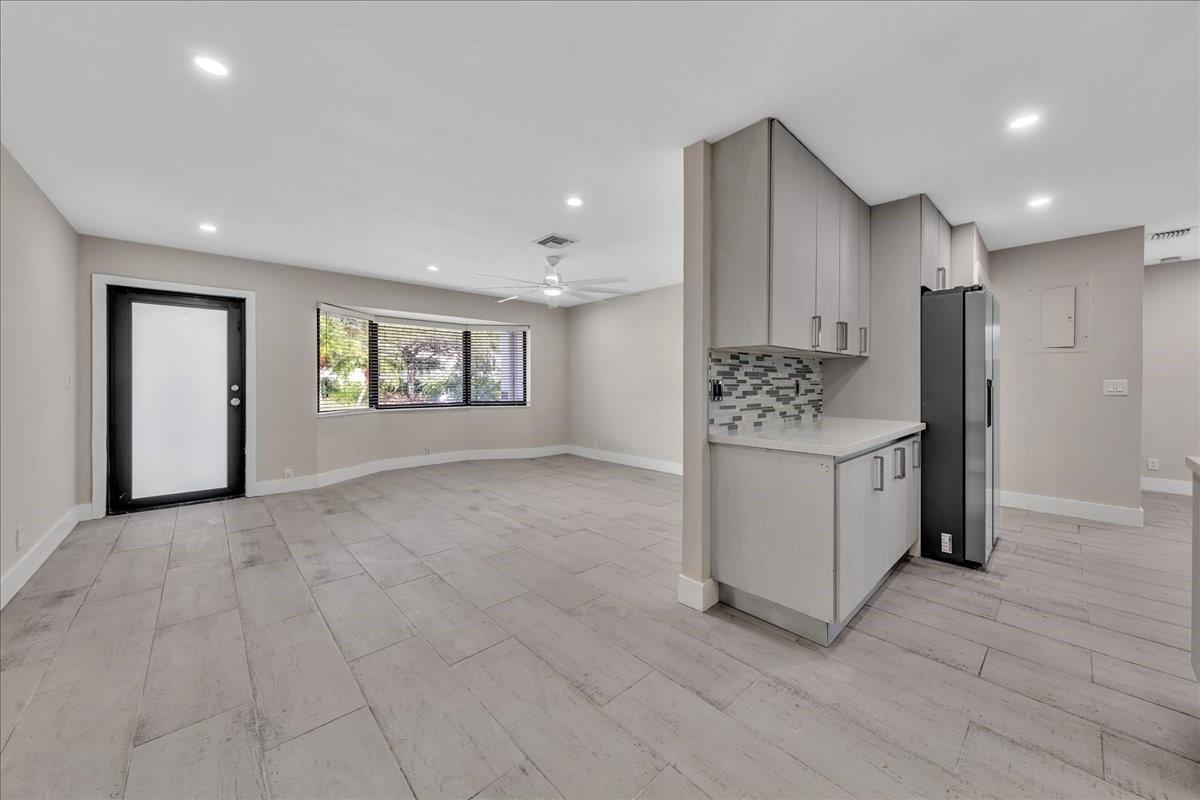 Hollywood Lakes - Residential