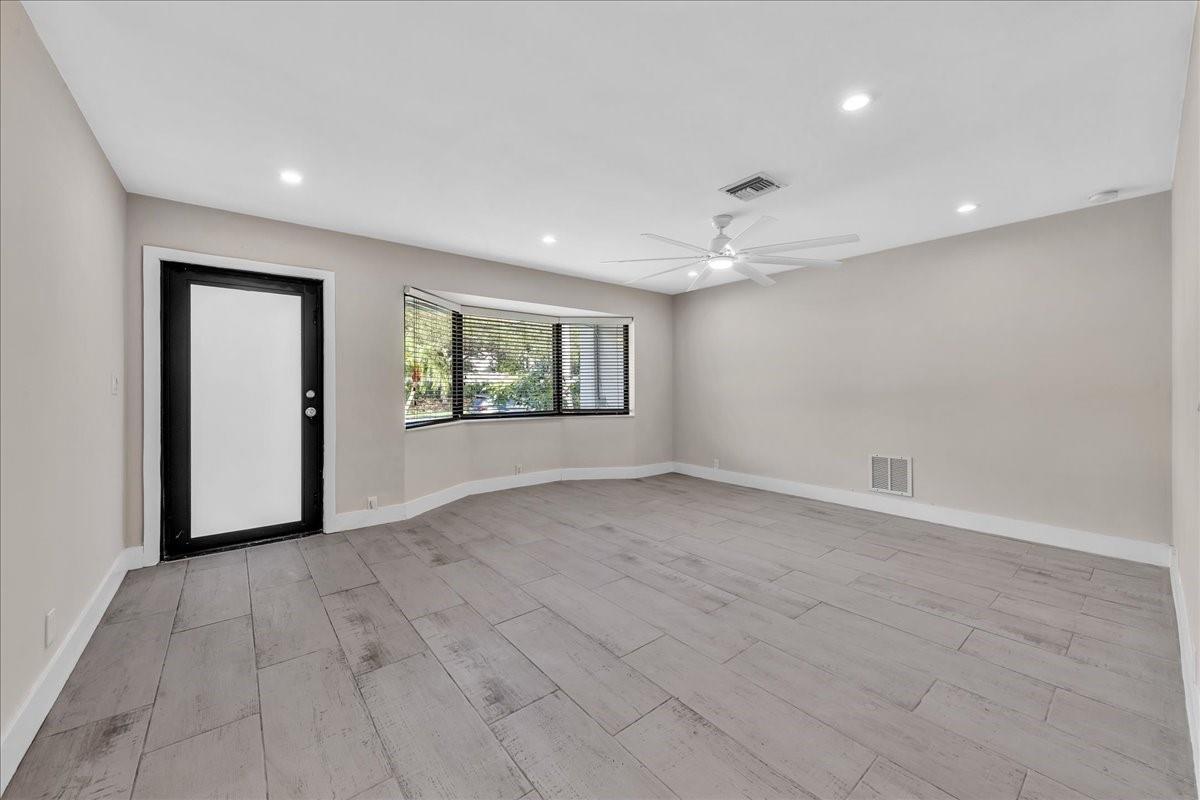 Hollywood Lakes - Residential