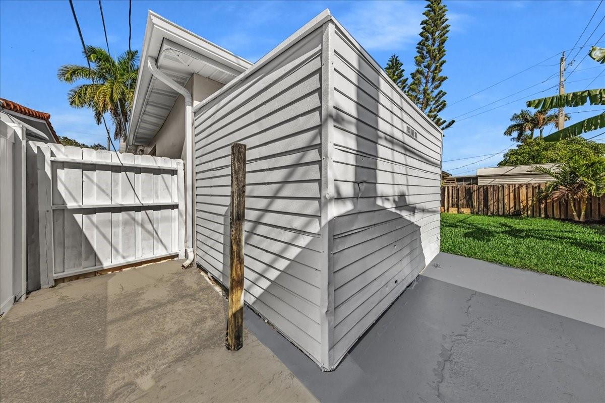 Hollywood Lakes - Residential