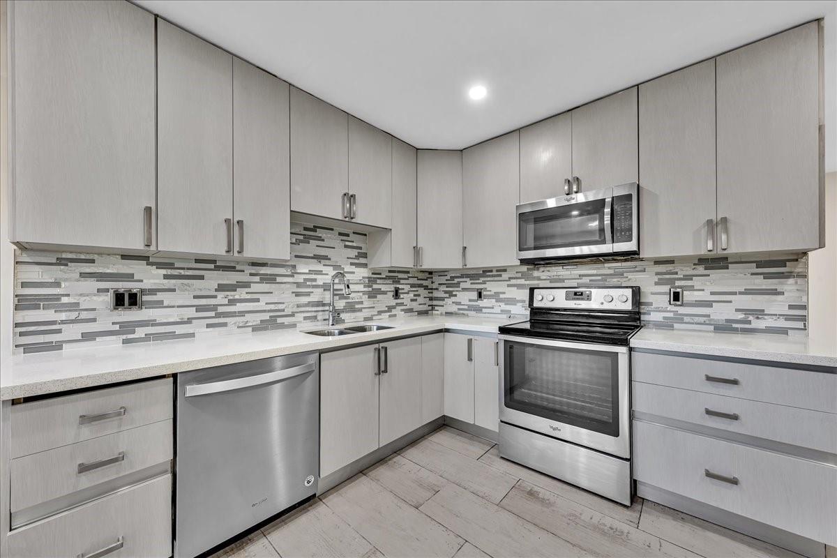 Hollywood Lakes - Residential