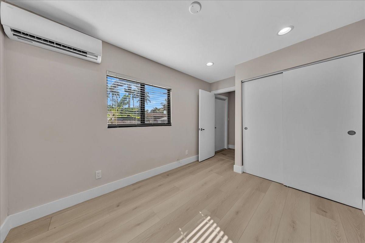 Hollywood Lakes - Residential