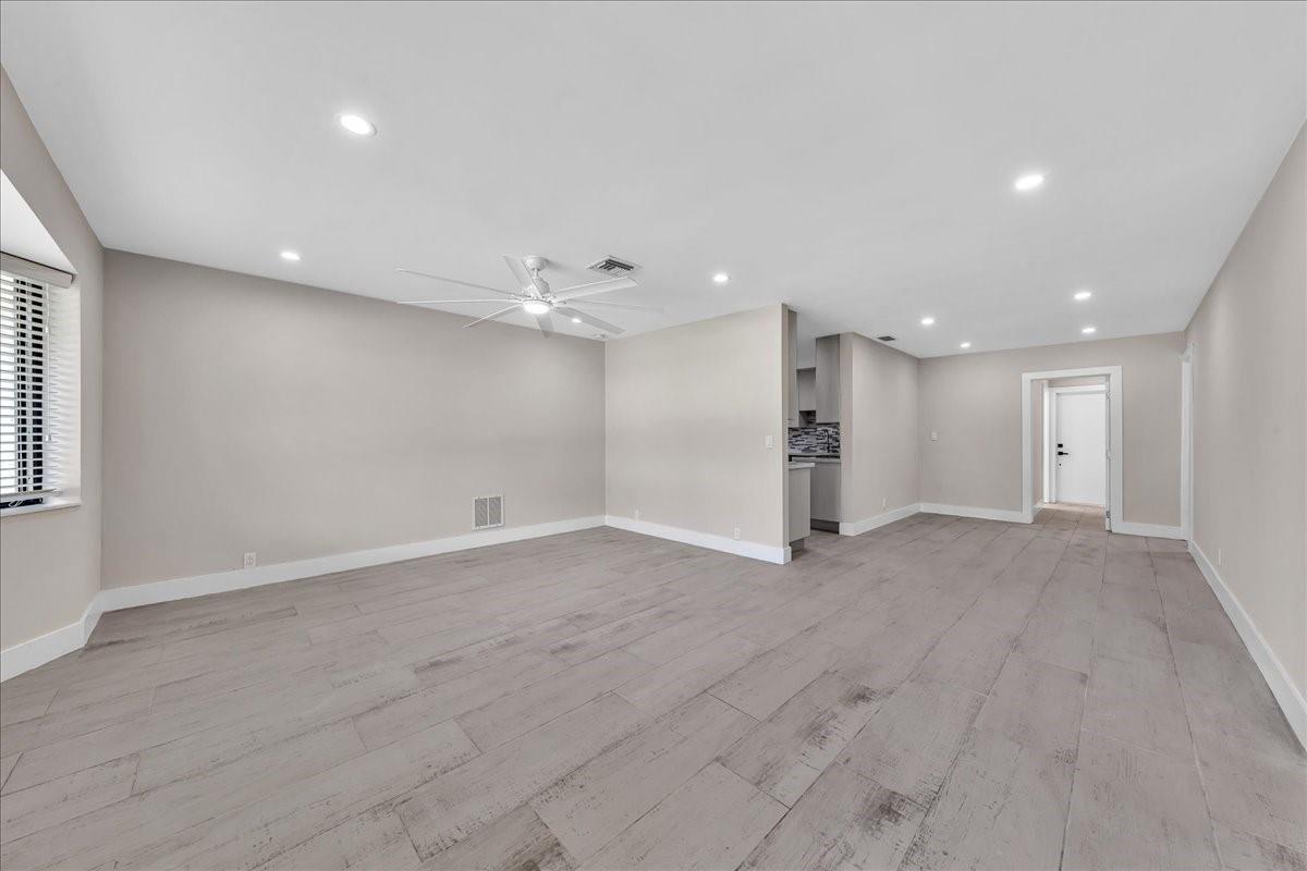 Hollywood Lakes - Residential