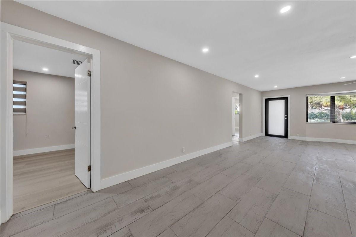 Hollywood Lakes - Residential