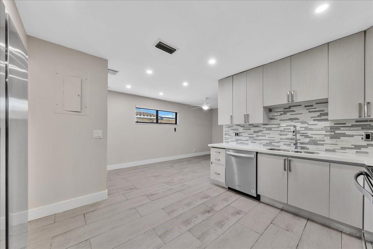 Hollywood Lakes - Residential