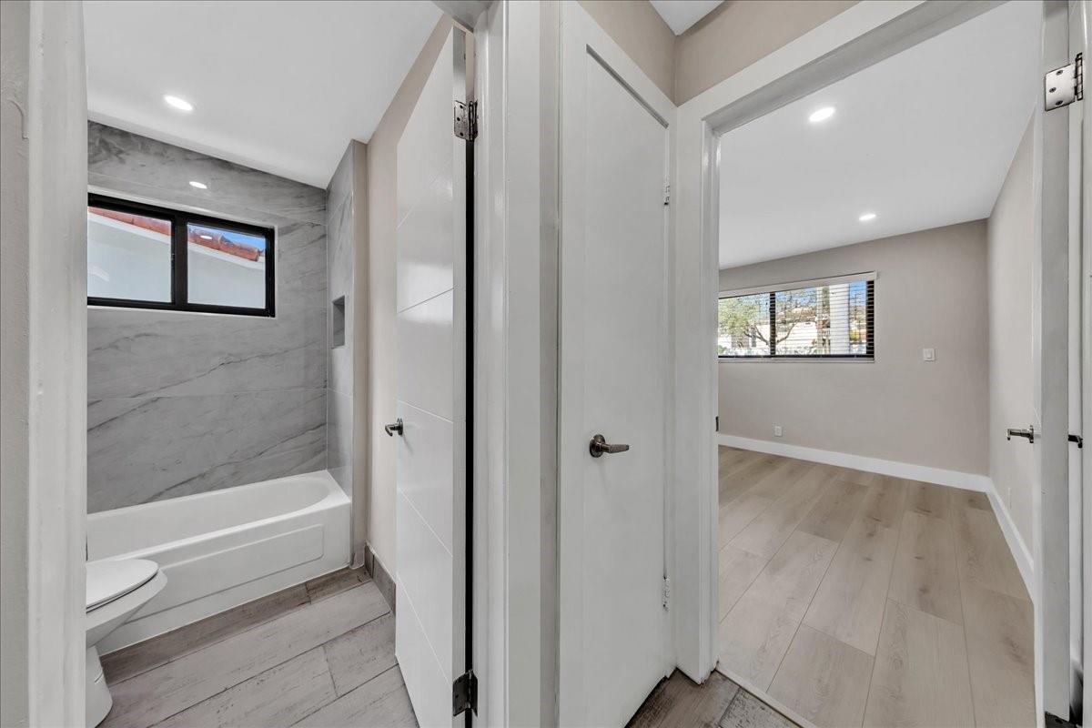 Hollywood Lakes - Residential