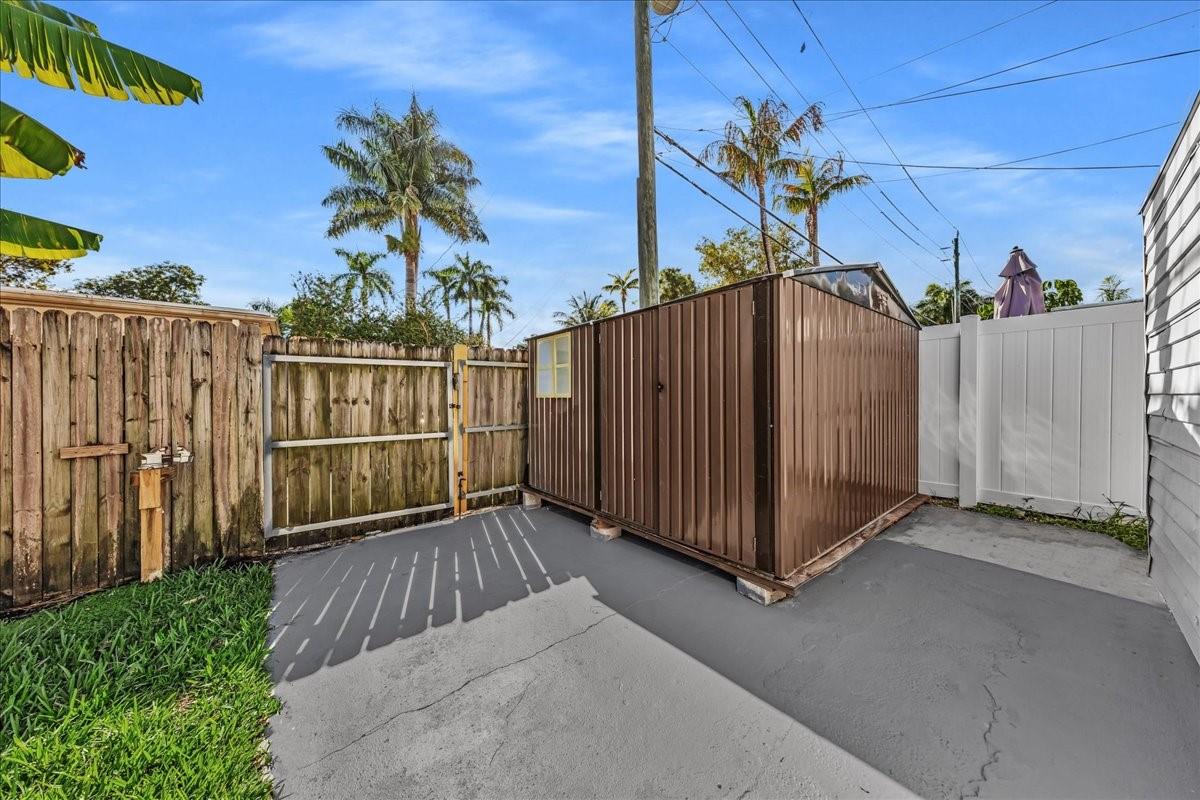 Hollywood Lakes - Residential