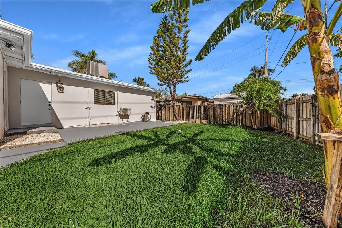 Hollywood Lakes - Residential