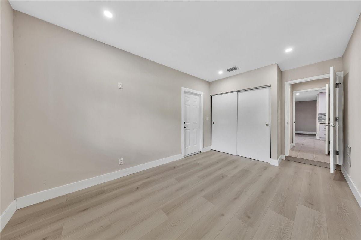 Hollywood Lakes - Residential