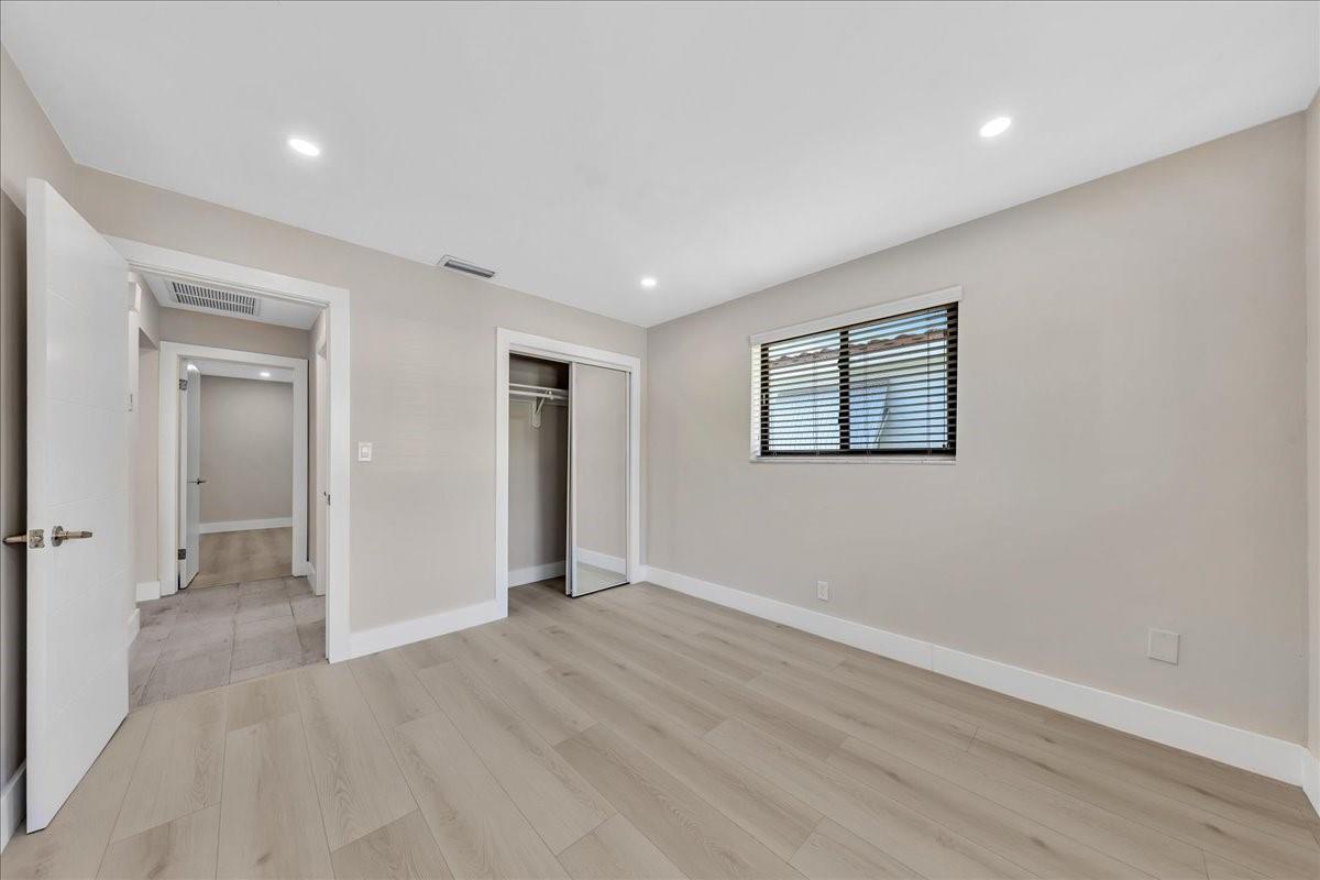 Hollywood Lakes - Residential