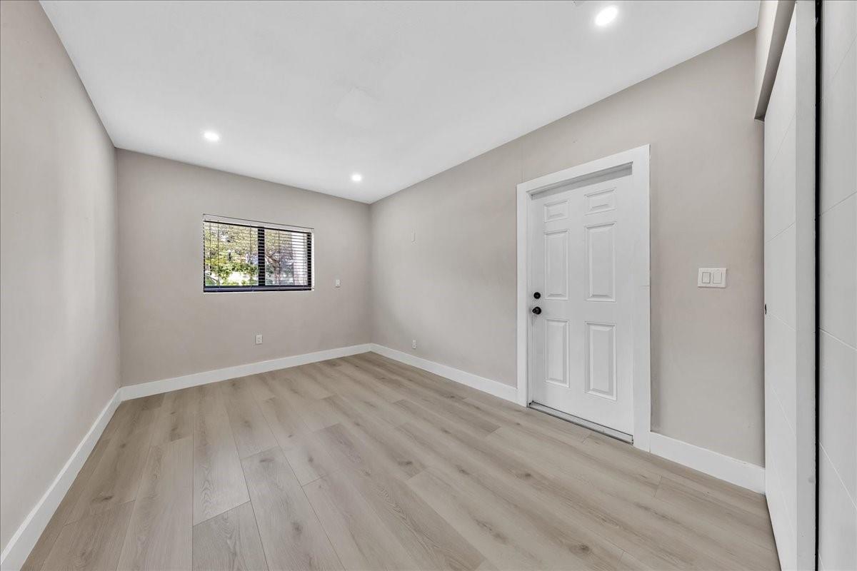 Hollywood Lakes - Residential