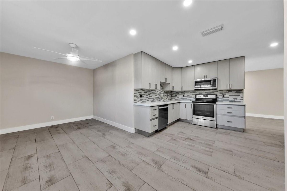 Hollywood Lakes - Residential