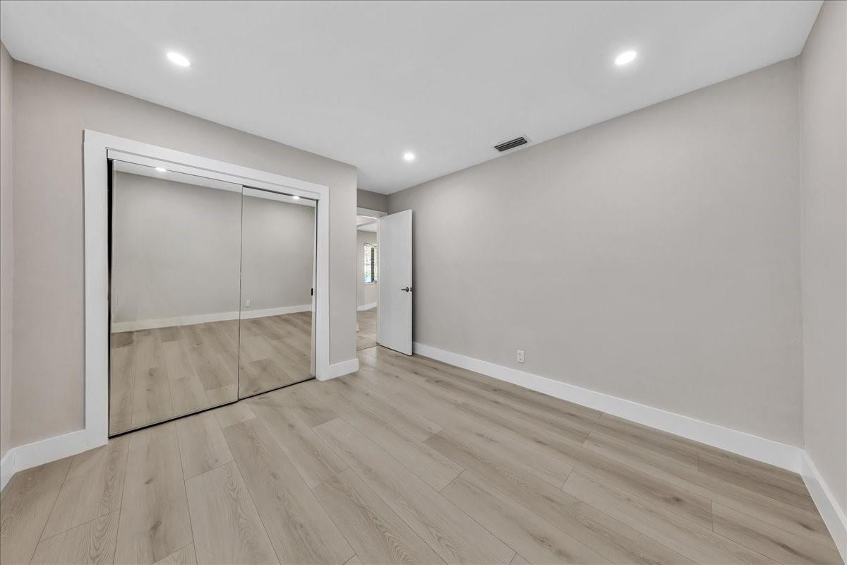 Hollywood Lakes - Residential