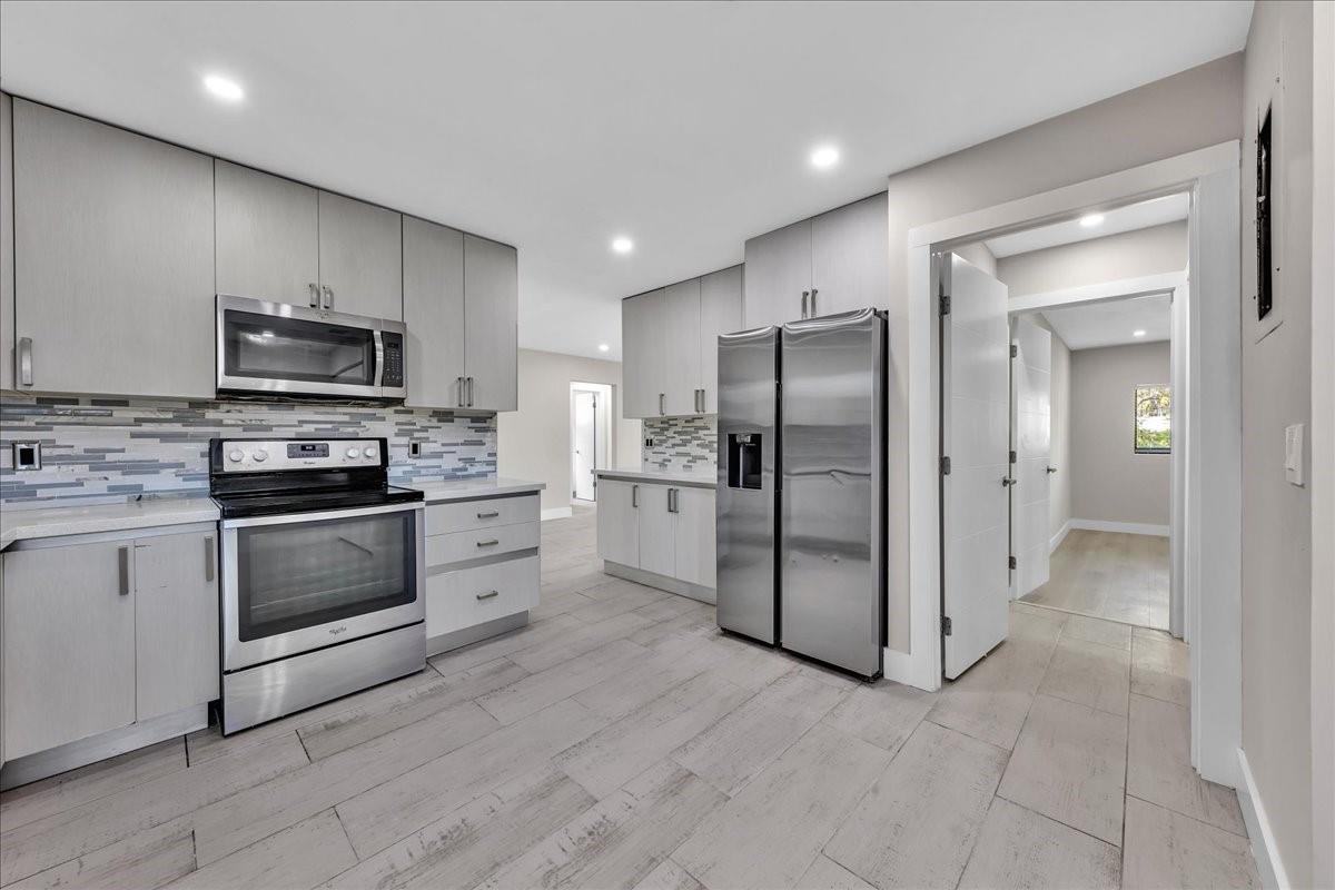 Hollywood Lakes - Residential